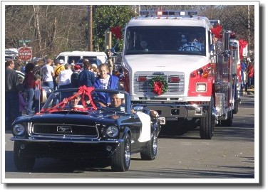T-bolt escorts the DeKalb Fire Department during the Smithville Xmas parade